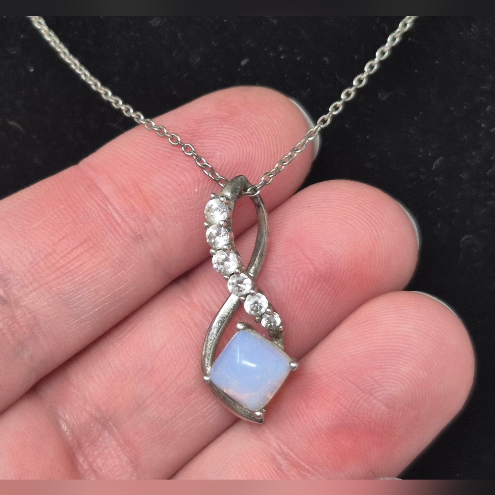 Elegant Silver and Blue Gemstone Necklace